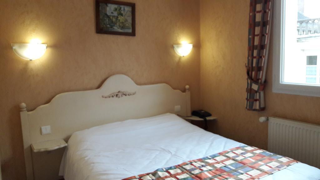 Hotel Au Lion D'Or Nogent-le-Rotrou Exteriör bild