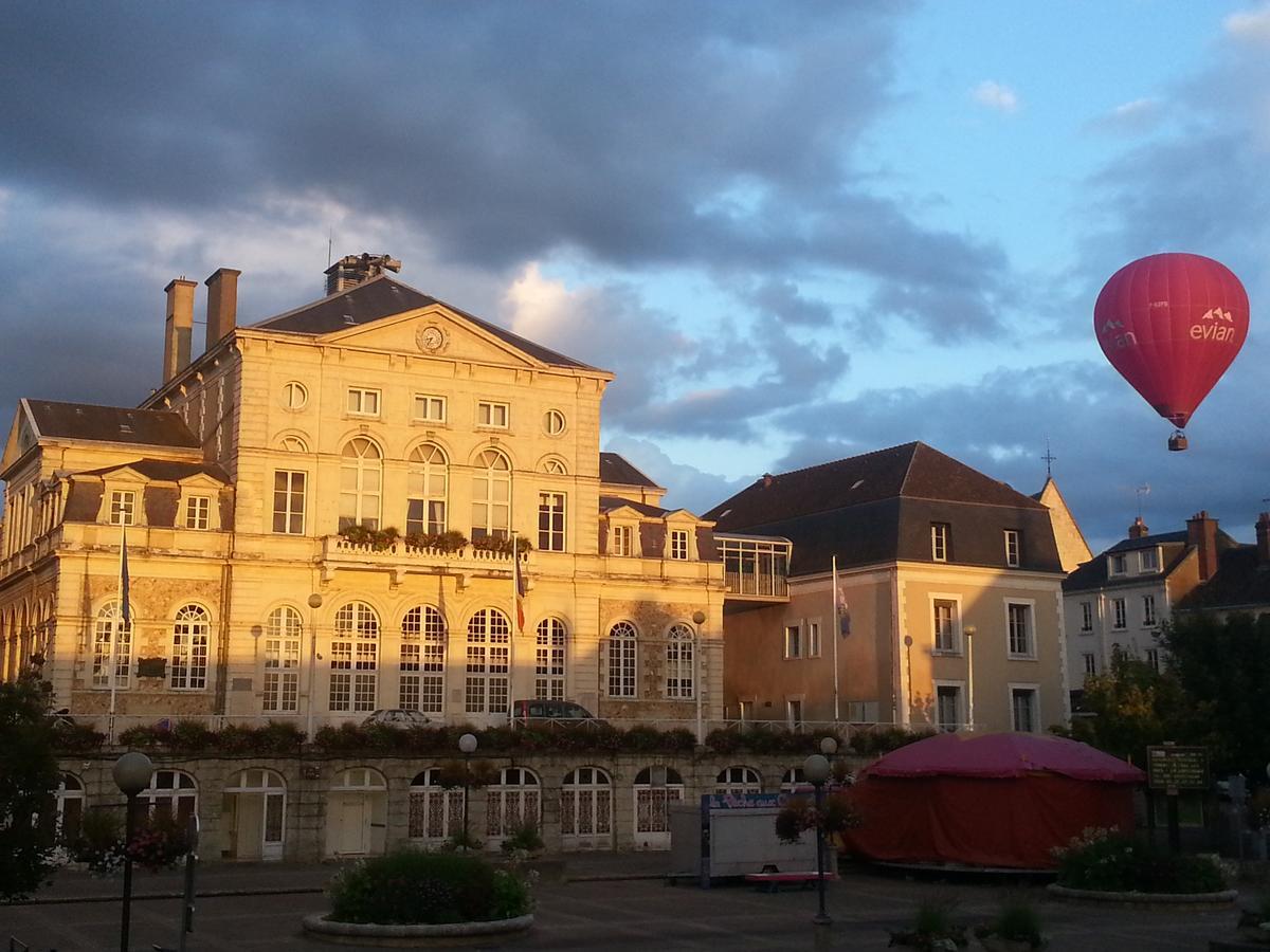 Hotel Au Lion D'Or Nogent-le-Rotrou Exteriör bild