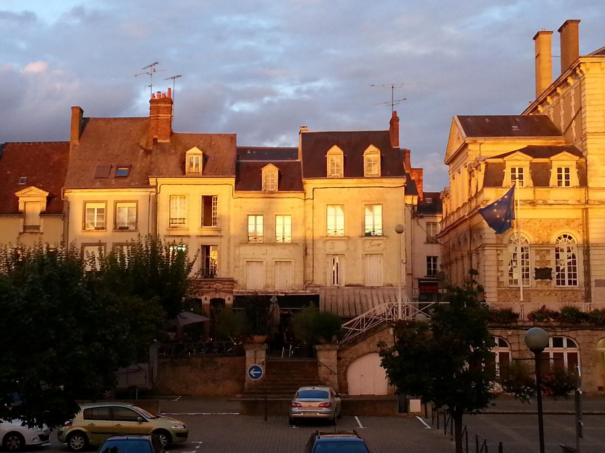 Hotel Au Lion D'Or Nogent-le-Rotrou Exteriör bild